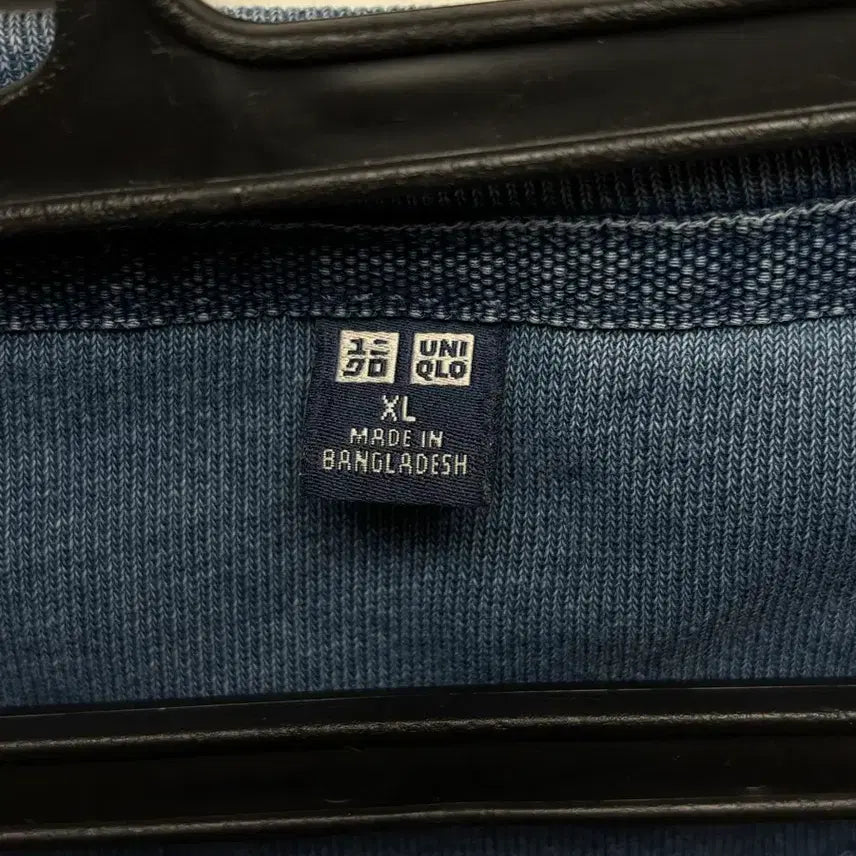 [BUNJANG] Uniqlo Vintage Blue Sweatshirt XL / 유니클로 빈티지 블루맨투맨. XL