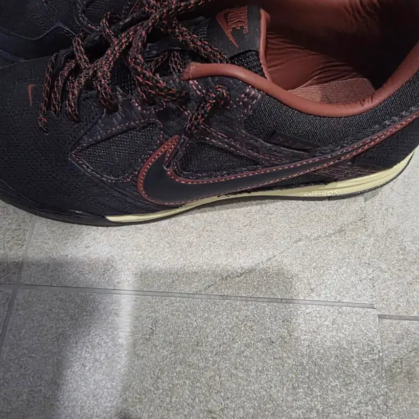 [BUNJANG] Nike Gato Sneakers / 나이키 운동화 가토 255