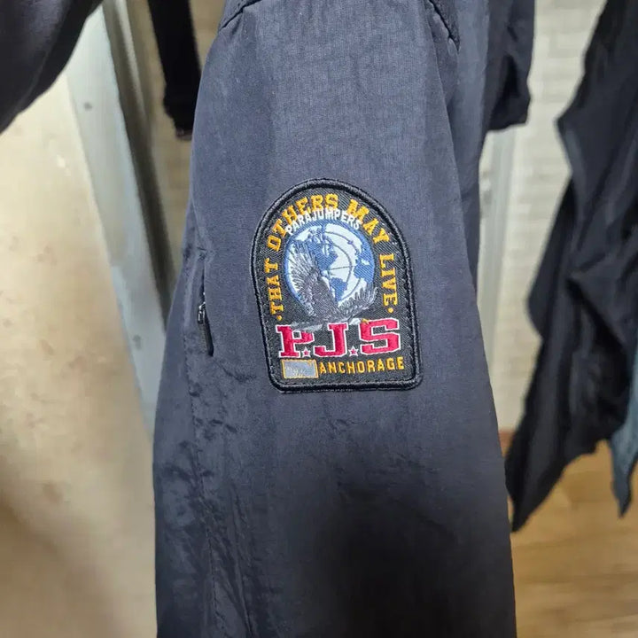 [SOLD OUT] 파라점퍼스 유타 바람막이 판매합니다