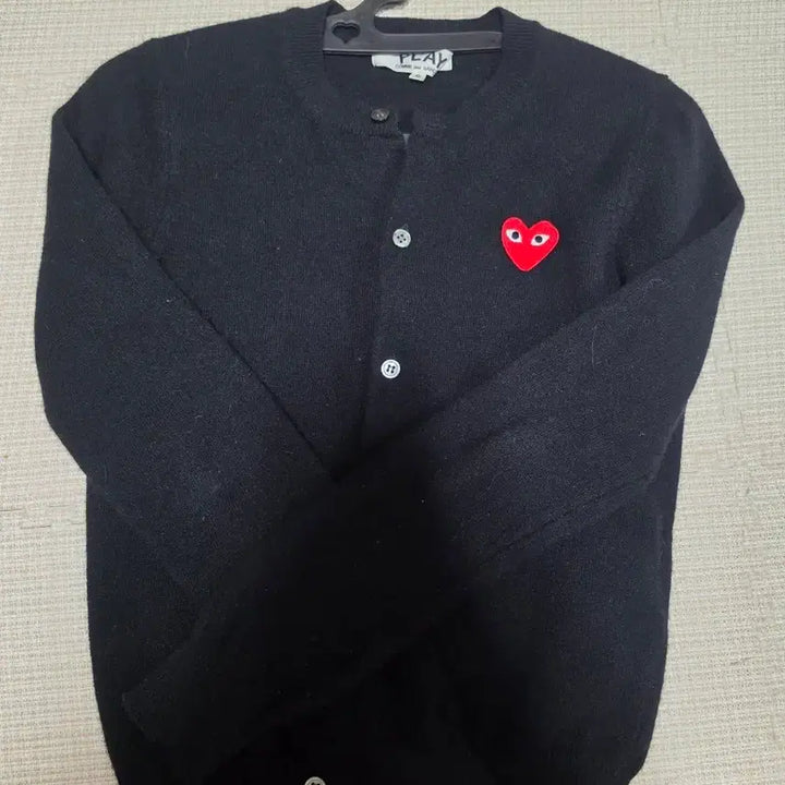 [BUNJANG] Play Comme des Garcons Red Heart Knit Cardigan Black / 플레이 꼼데가르송 레드 하트 니트 가디건 블랙