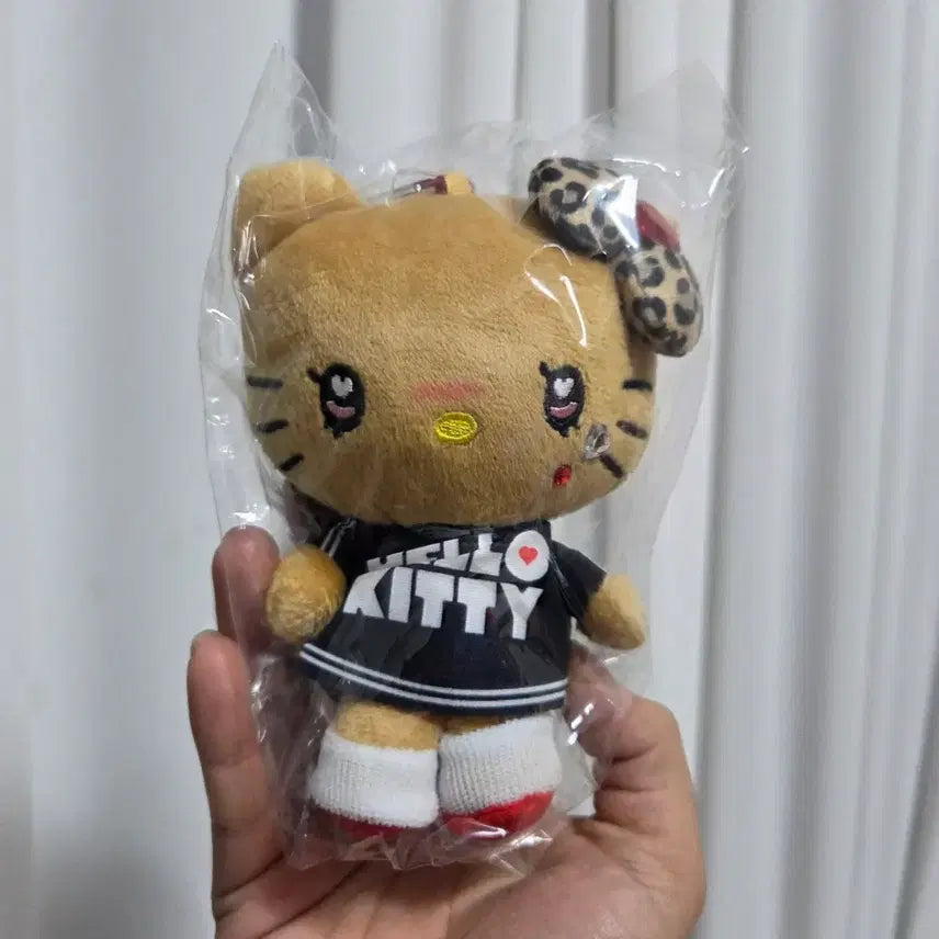 [BUNJANG] Sanrio Hello Kitty Gyaru Series Leopard Print Charm Keychain Strap / 일본 인형 캐릭터 산리오 헬로키티 갸루시리즈 호피 키링 스트랩 열쇠고리