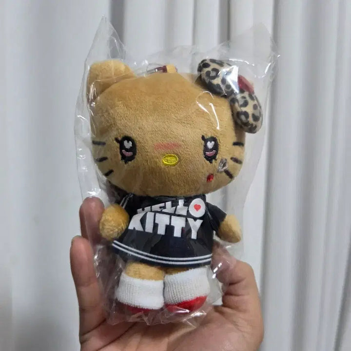 [BUNJANG] Sanrio Hello Kitty Gyaru Series Leopard Print Charm Keychain Strap / 일본 인형 캐릭터 산리오 헬로키티 갸루시리즈 호피 키링 스트랩 열쇠고리