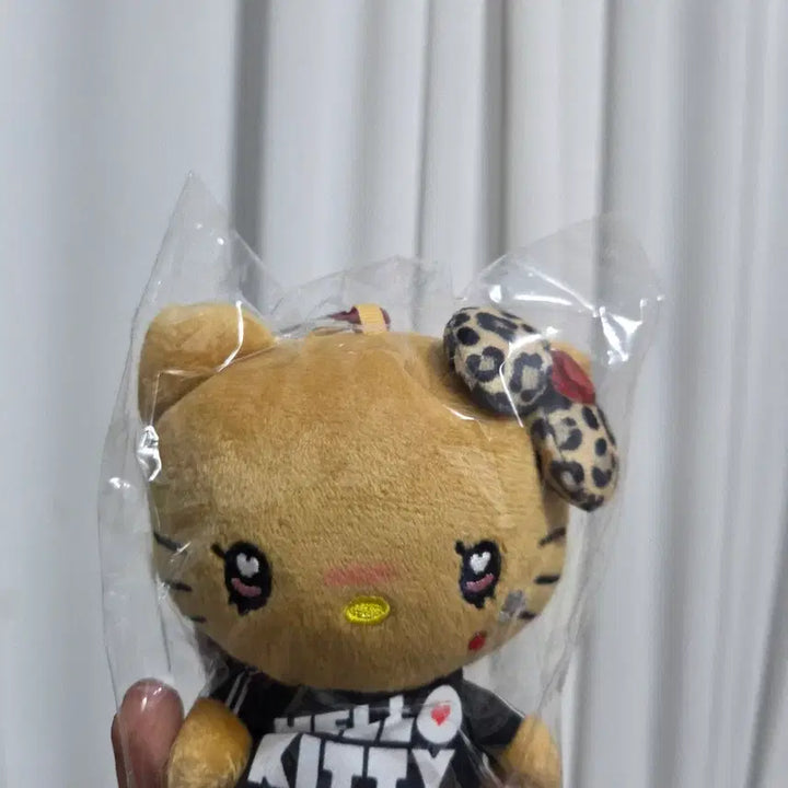 [BUNJANG] Sanrio Hello Kitty Gyaru Series Leopard Print Charm Keychain Strap / 일본 인형 캐릭터 산리오 헬로키티 갸루시리즈 호피 키링 스트랩 열쇠고리
