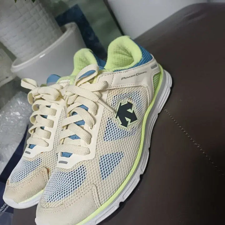 [BUNJANG] Descente Lightweight Comfortable Sneakers (Women&