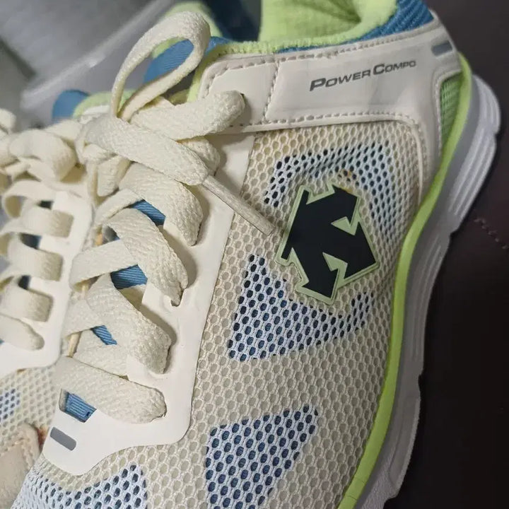 [BUNJANG] Descente Lightweight Comfortable Sneakers (Women&
