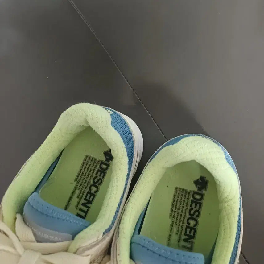 [BUNJANG] Descente Lightweight Comfortable Sneakers (Women&