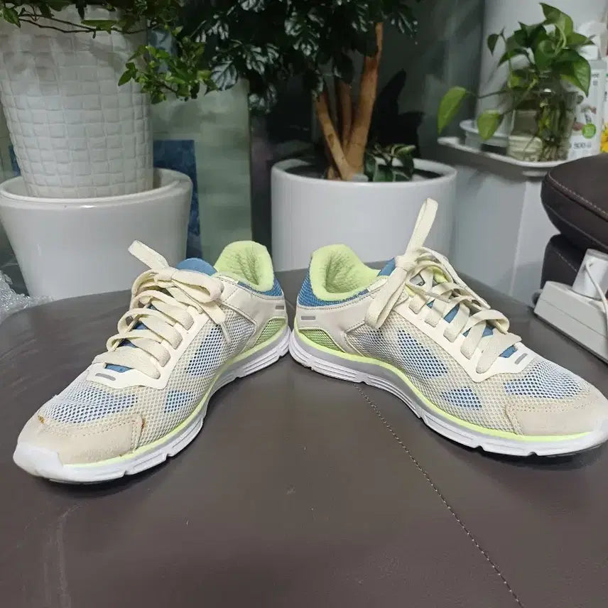 [BUNJANG] Descente Lightweight Comfortable Sneakers (Women&