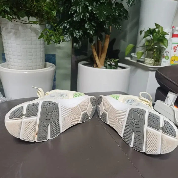 [BUNJANG] Descente Lightweight Comfortable Sneakers (Women&