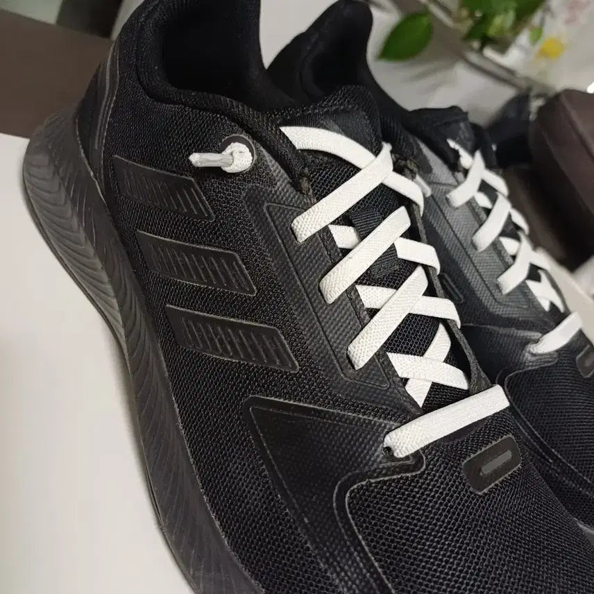 [BUNJANG] Adidas Sneakers 235 / 발볼 편한   아디다스  운동화 235