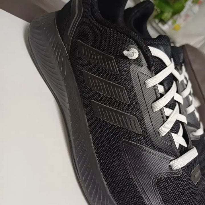 [BUNJANG] Adidas Sneakers 235 / 발볼 편한   아디다스  운동화 235