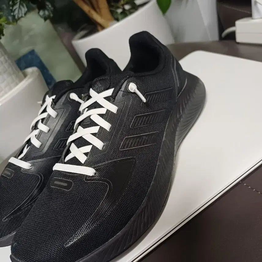 [BUNJANG] Adidas Sneakers 235 / 발볼 편한   아디다스  운동화 235