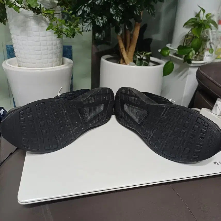 [BUNJANG] Adidas Sneakers 235 / 발볼 편한   아디다스  운동화 235