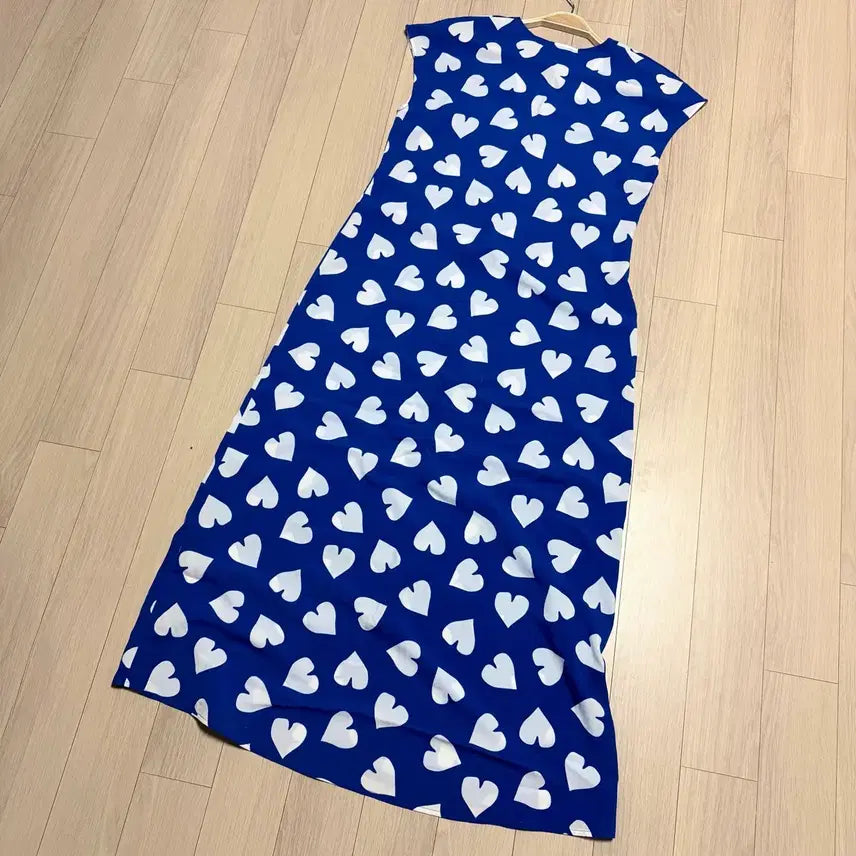 [BUNJANG] Essential Antwerp Heart Pattern V-Neck Summer Dress / 에센셜엔트워프 하트 패턴 브이넥 여름 원피스 블루하트프린트휴양지신행휴가룩