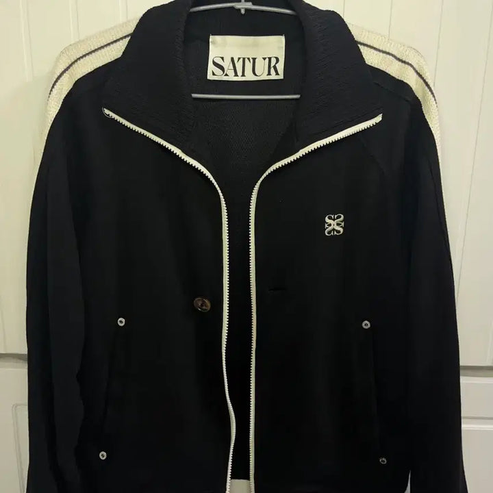 [SOLD OUT] 세터 로턴 올 데이 트랙 집업 자켓 (캐비어 블랙)