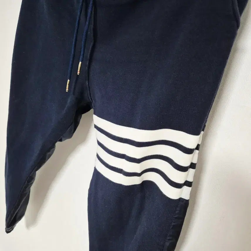 [BUNJANG] Thom Browne Stripe Jogger Pants Navy / (정품) 톰브라운 사선 스프라이트 조거 팬츠 네이비 바지 4