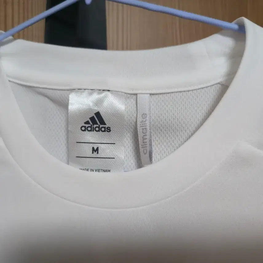 [SOLD OUT] 아디다스 흰색 삼선 반팔 티셔츠