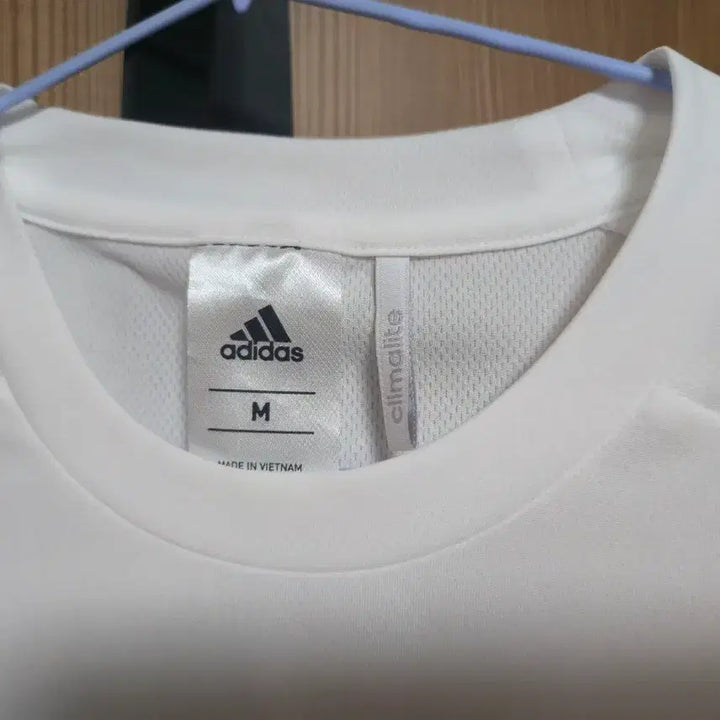 [SOLD OUT] 아디다스 흰색 삼선 반팔 티셔츠