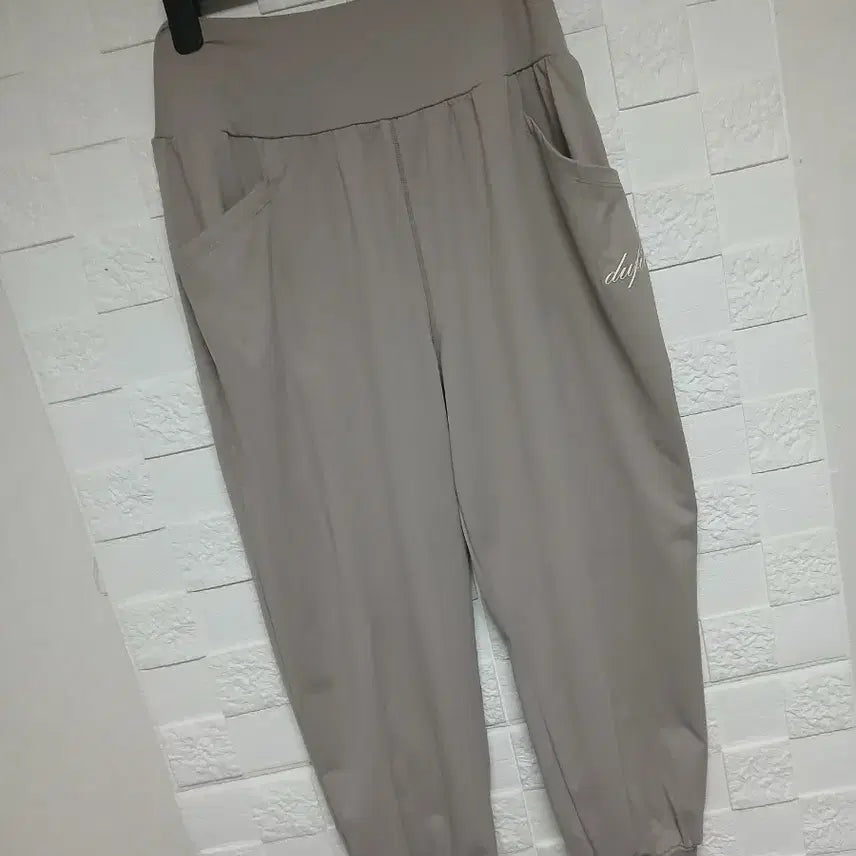 [BUNJANG] DURAN Beige Jogger Pants - M / 듀란 베이지 조거 팬츠ㅡM