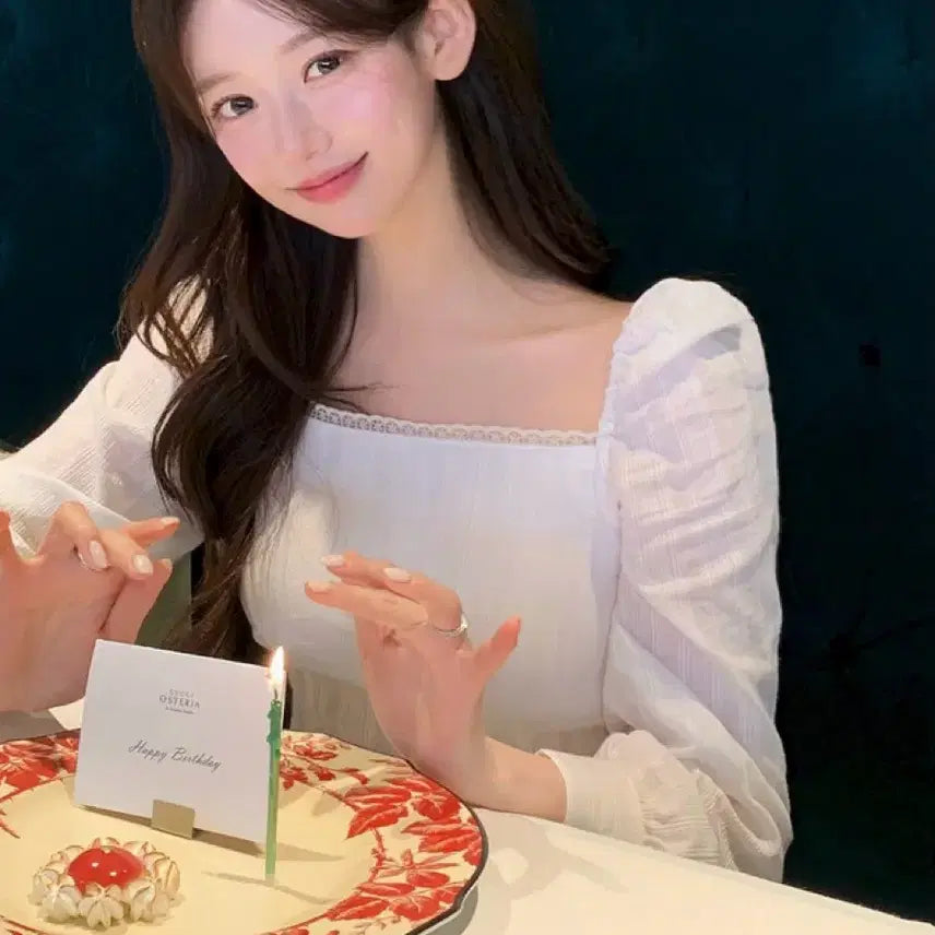 [BUNJANG] VIVIBOW Lace Square Neck Off-Shoulder Blouse / 비비보우 레이스 스퀘어넥 어깨 셔링 오프숄더 블라우스