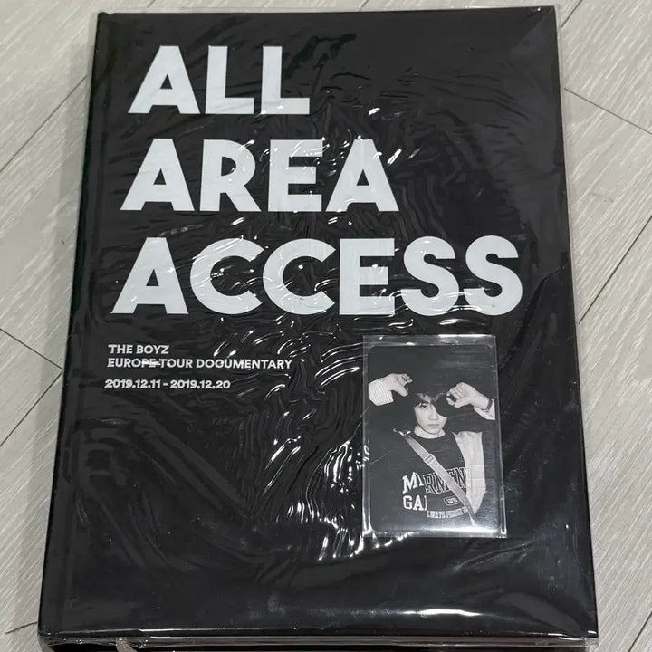 [SOLD OUT] 더보이즈 2019 유럽투어 AAA 포토북 포카