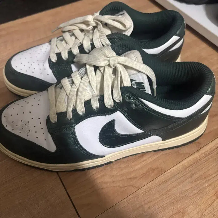 [BUNJANG] Nike Dunk Low Vintage Green Sneakers / 나이키 덩크 로우 빈티지 그린 235