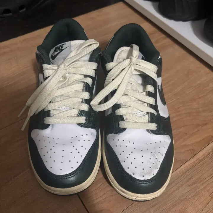 [BUNJANG] Nike Dunk Low Vintage Green Sneakers / 나이키 덩크 로우 빈티지 그린 235
