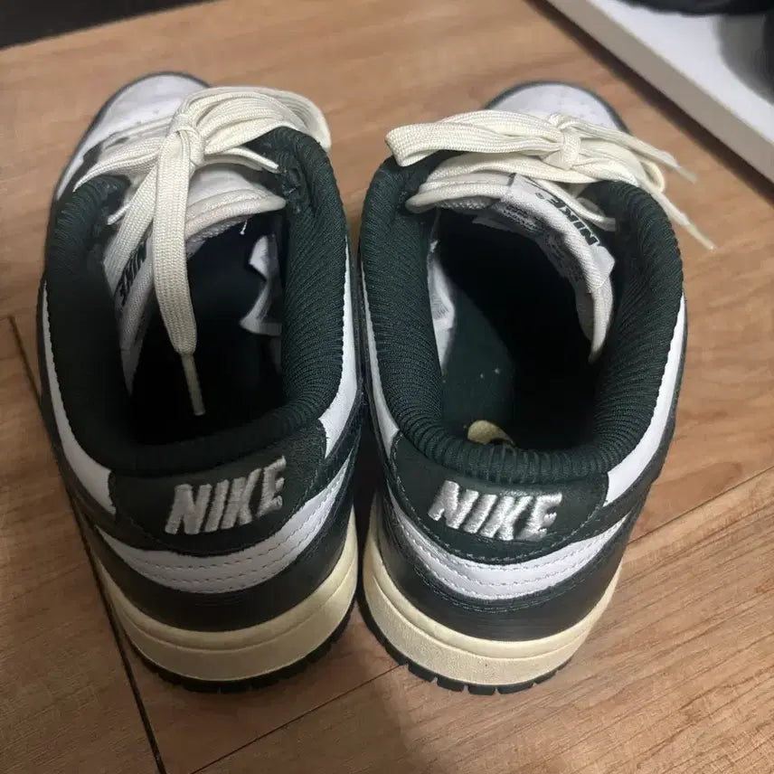 [BUNJANG] Nike Dunk Low Vintage Green Sneakers / 나이키 덩크 로우 빈티지 그린 235