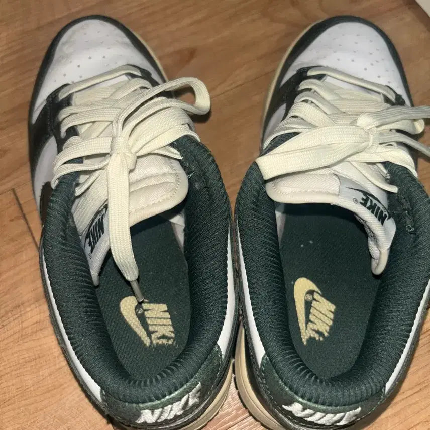 [BUNJANG] Nike Dunk Low Vintage Green Sneakers / 나이키 덩크 로우 빈티지 그린 235