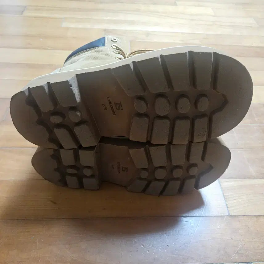 [SOLD OUT] 쏘유레슈어 볼드 벨루가 워커