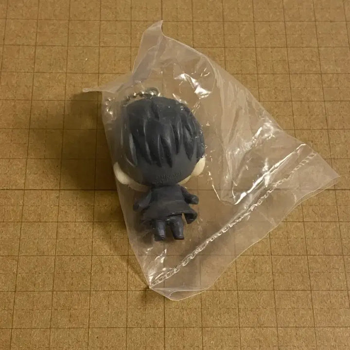 [BUNJANG] Attack on Titan Levi Chimi Chara KORE Classic Keychain Figure (Formal Wear Version) / 진격의 거인 리바이 치미캬라캬라코레 고전 키링 피규어 정장버전