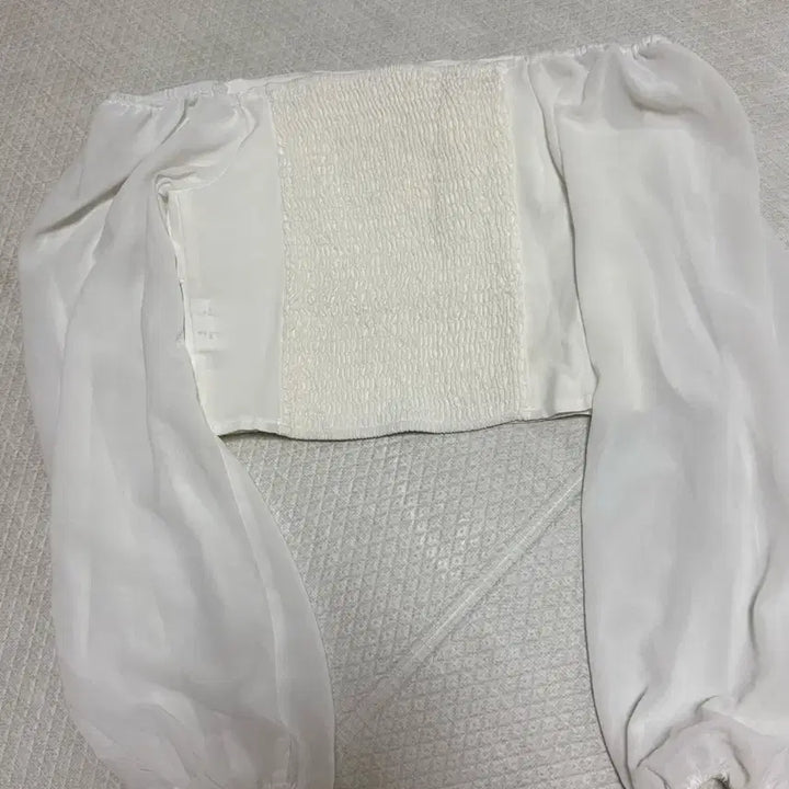 [BUNJANG] Pale Jade White Puff Sleeve Crop Blouse / 페일제이드 화이트 퍼프 소매 크롭 블라우스 2사이즈
