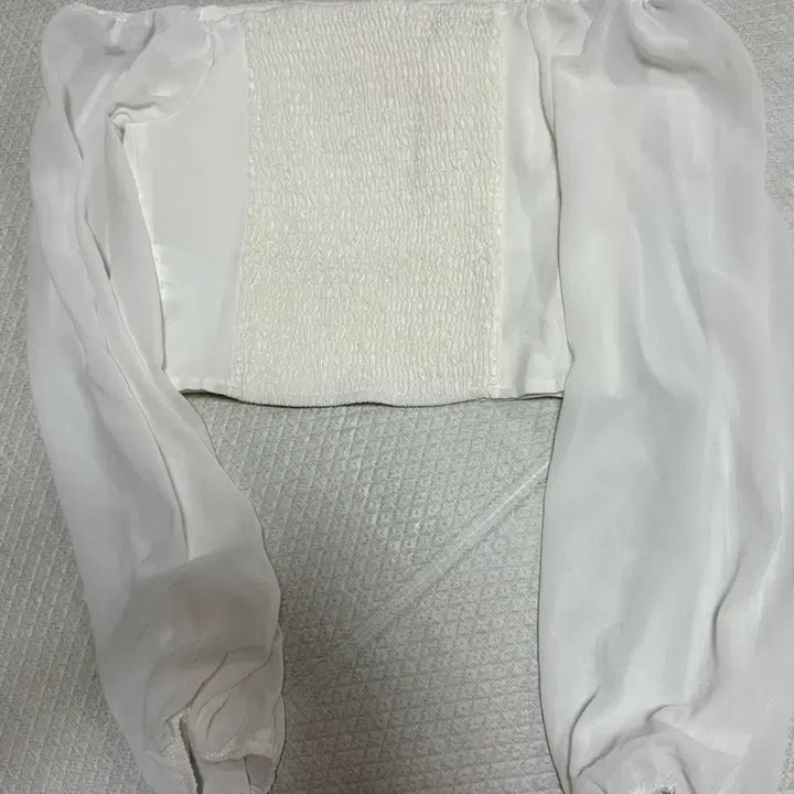 [BUNJANG] Pale Jade White Puff Sleeve Crop Blouse / 페일제이드 화이트 퍼프 소매 크롭 블라우스 2사이즈