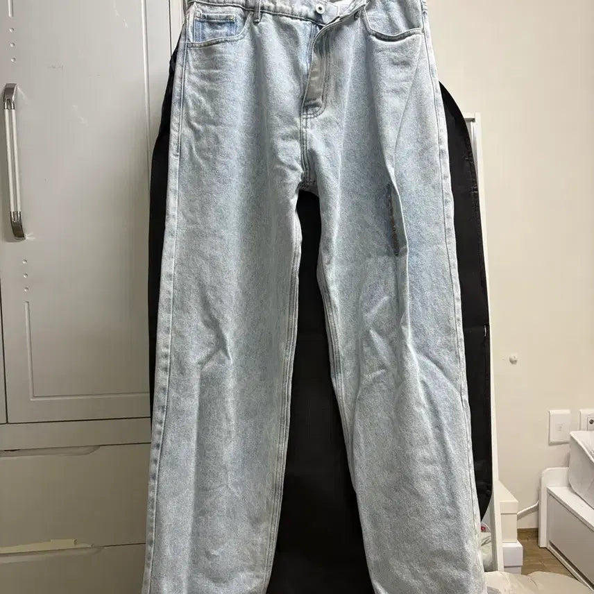[BUNJANG] Y/Project Jungkook Denim Jeans / [Y/Project] 핀치드 로고 데님 (BTS 정국 바지)