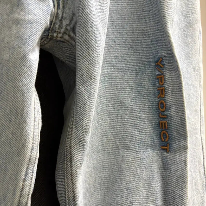 [BUNJANG] Y/Project Jungkook Denim Jeans / [Y/Project] 핀치드 로고 데님 (BTS 정국 바지)
