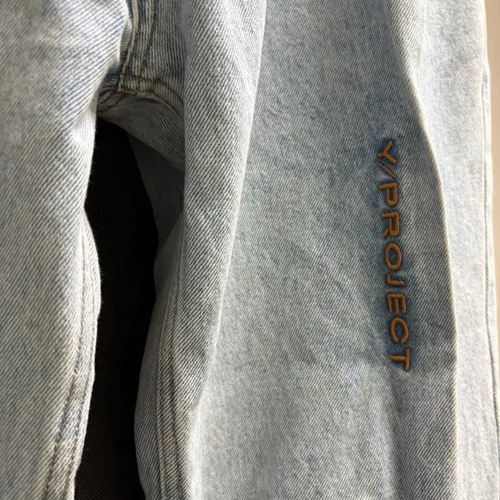 [BUNJANG] Y/Project Jungkook Denim Jeans / [Y/Project] 핀치드 로고 데님 (BTS 정국 바지)