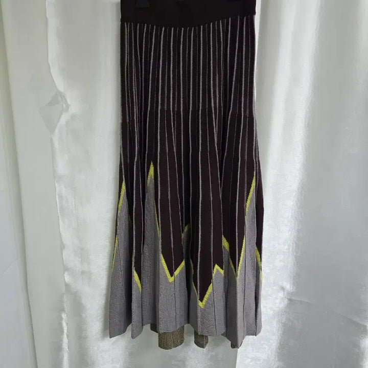 [BUNJANG] System Pleated Knit Skirt / 시스템 배색 패턴 플리츠 니트 스커트 (1883)