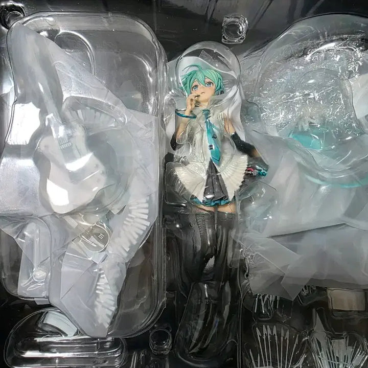[BUNJANG] Goodsmile Hatsune Miku 16th Anniversary Figure / (정품) 굿스마일 하츠네 미쿠 16주년 생일 피규어