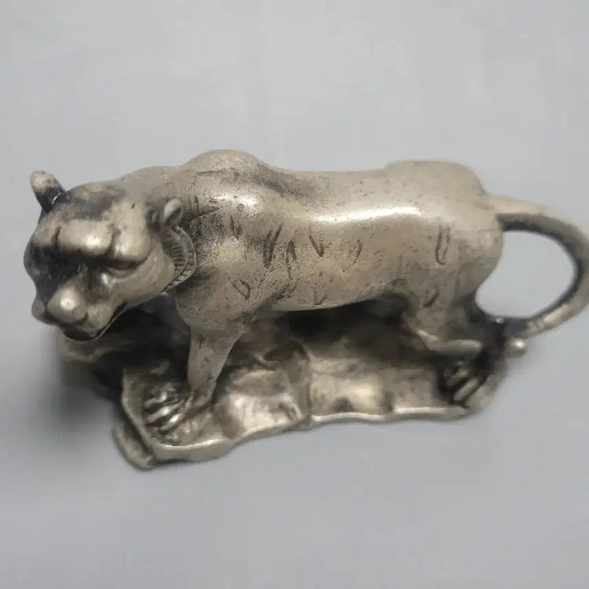 [BUNJANG] Antique White Copper Tiger Paperweight / 백동 호랑이 소형 문진