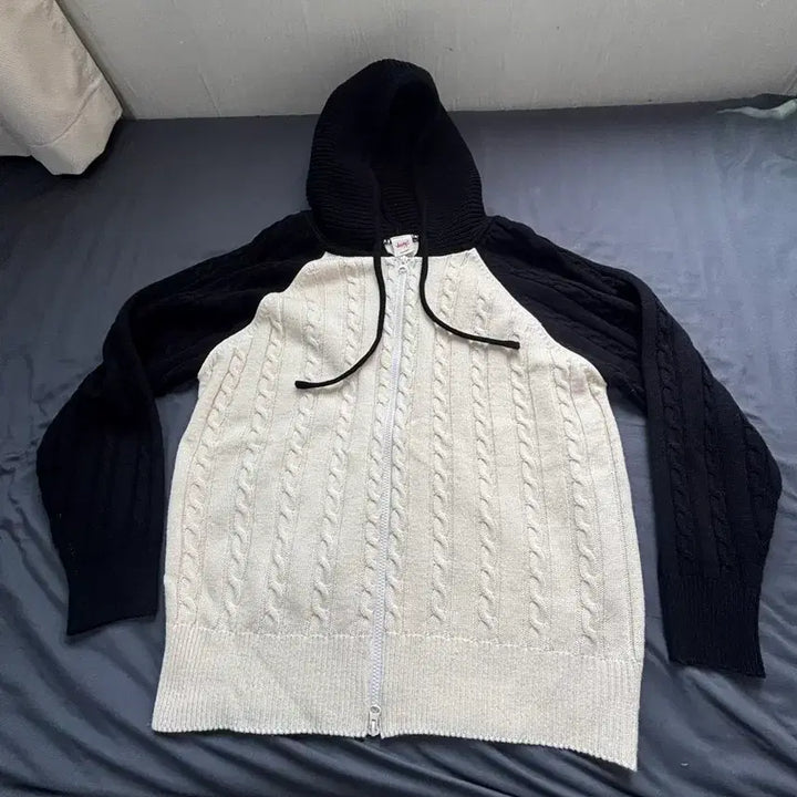 [BUNJANG] Color Block Cable Knit Hooded Zip-up / 배색 케이블 니트 후드 집업