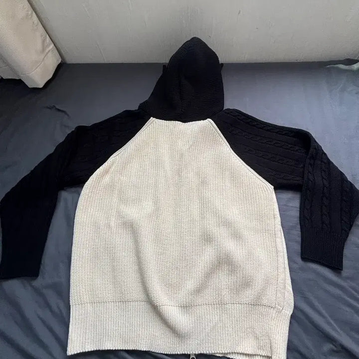 [BUNJANG] Color Block Cable Knit Hooded Zip-up / 배색 케이블 니트 후드 집업