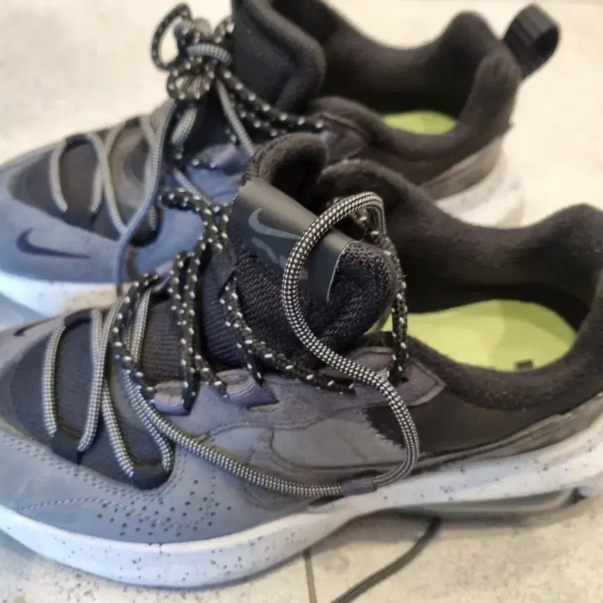 [BUNJANG] Nike 240 Sneakers / 나이키/240