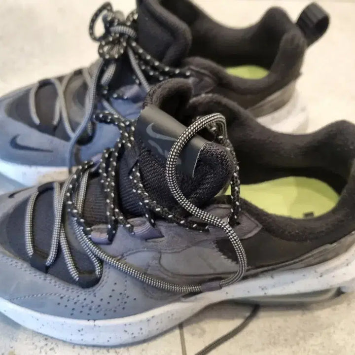 [BUNJANG] Nike 240 Sneakers / 나이키/240