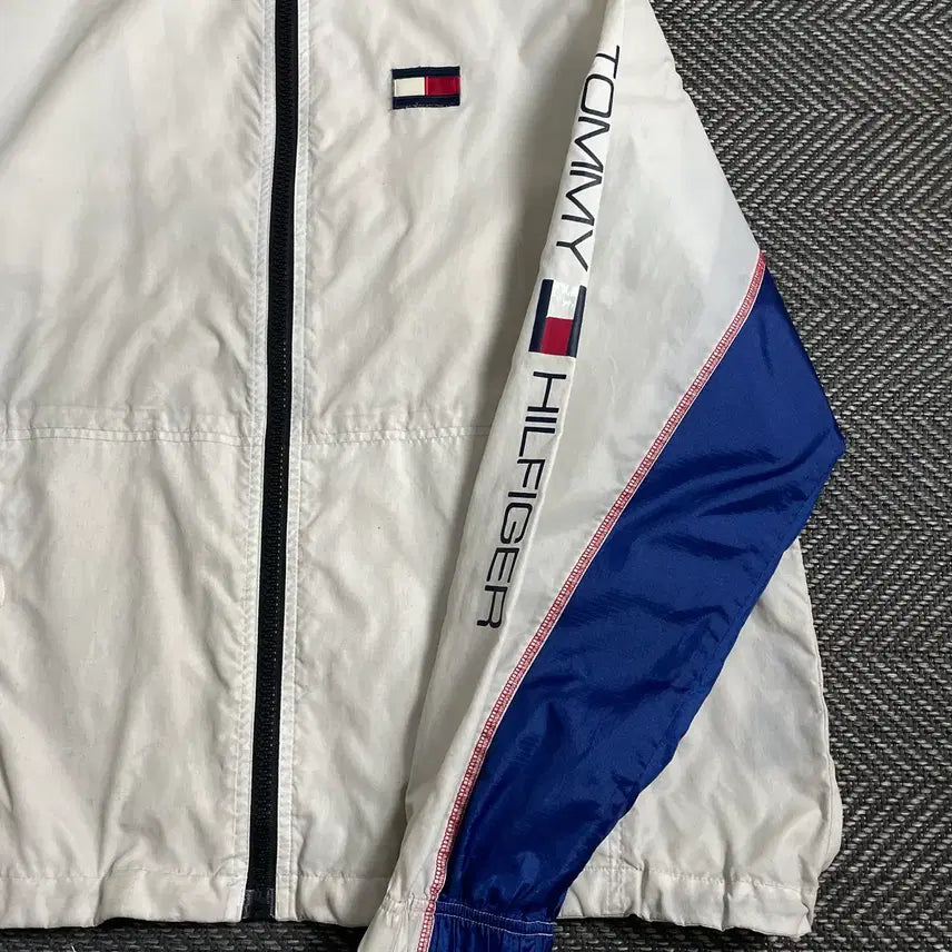 [BUNJANG] Tommy Hilfiger Spellout Big Logo Windbreaker Jacket / 00s 타미힐피거 스펠아웃 빅로고 바람막이o 5013