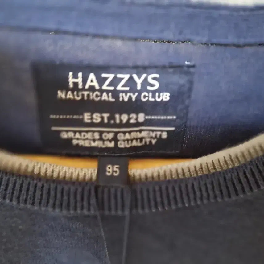 [BUNJANG] Hazzys Navy Round Neck Knit Sweater / 