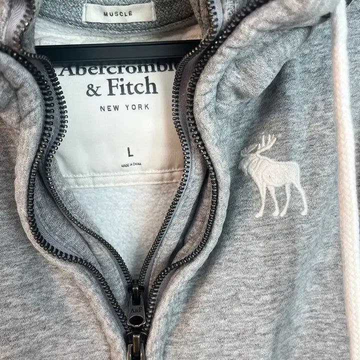 [BUNJANG] Abercrombie White Reindeer Hoodie Gray [L] / 아베크롬비 화이트 순록 후드집업 그레이 [L]