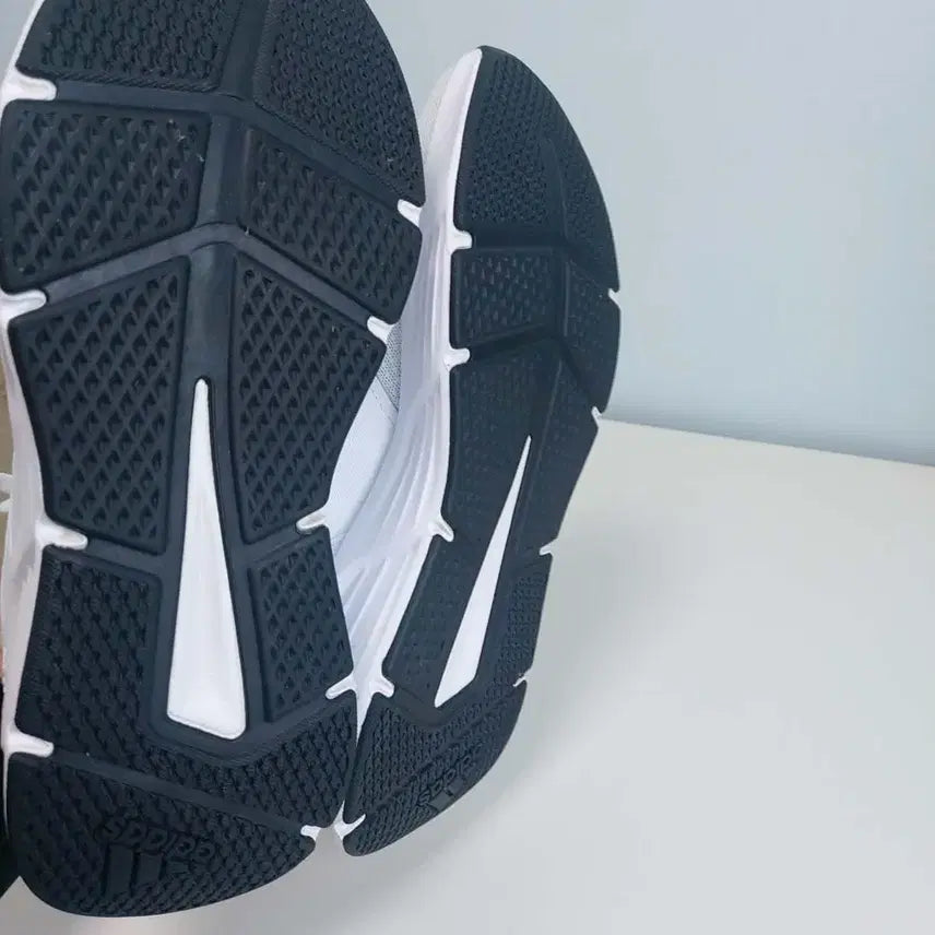 [BUNJANG] Adidas Galaxy 6 White Running Shoes / 우수/아디다스 갤럭시6 흰색 런닝화 운동화/255/260/구제24시/일