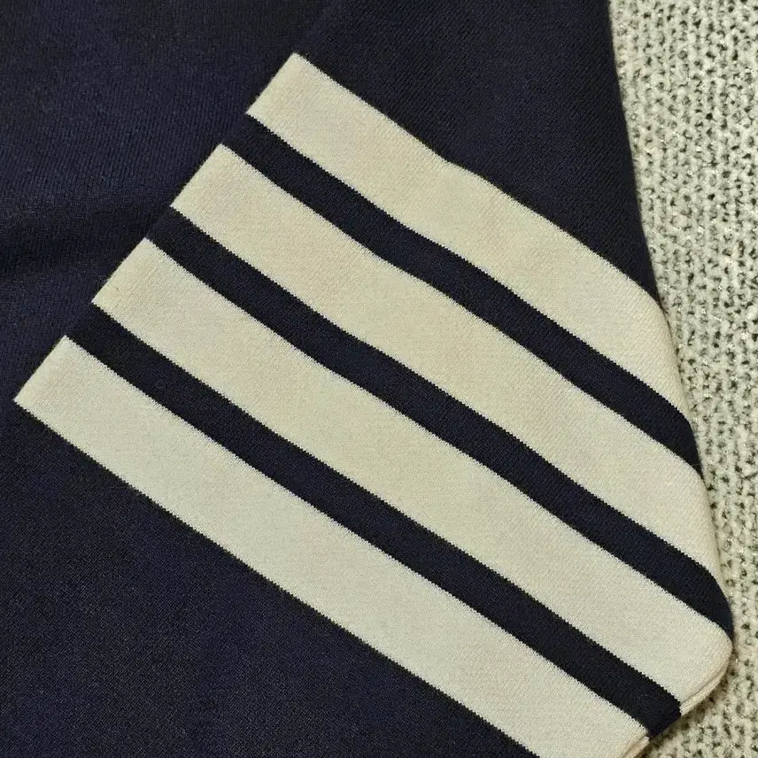 [BUNJANG] Thom Browne Navy Cardigan with Diagonal Stripe Detail / [3 사이즈] 톰브라운 사선완장 네이비 가디건