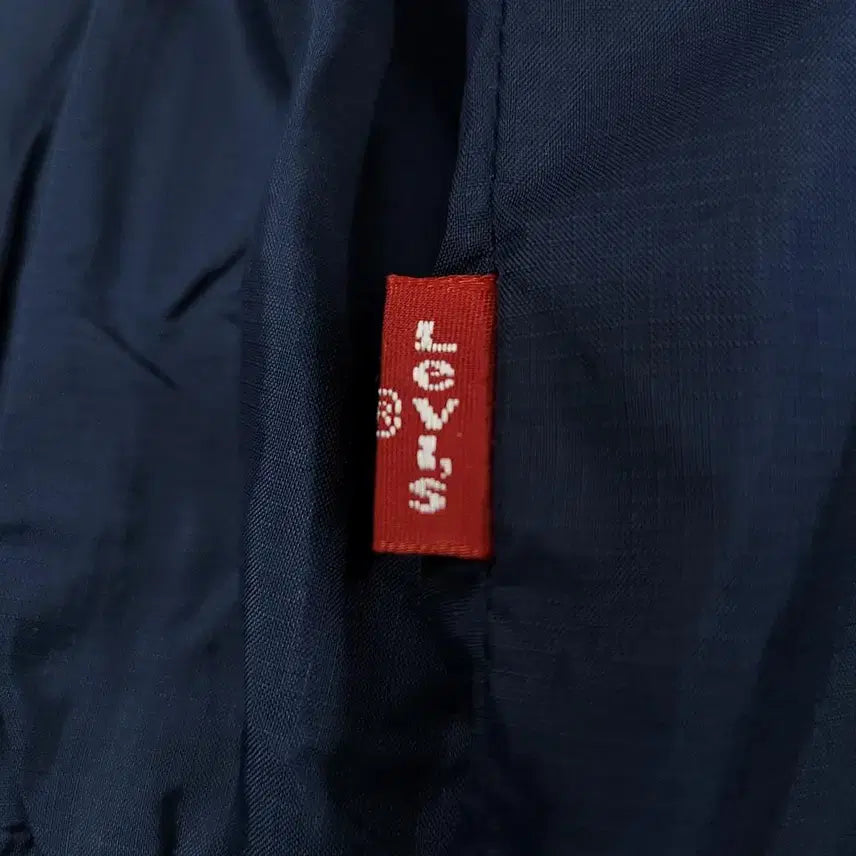 [SOLD OUT] 리바이스 네이비 레드 로고 레드탭 히든후드 립스탑 나일론 바람막이 M