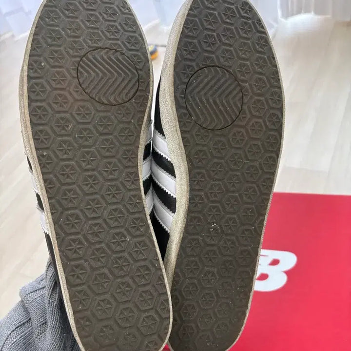 [BUNJANG] Adidas Gazelle Vintage Black Sneakers / 270 아디다스 가젤 빈티지 블랙