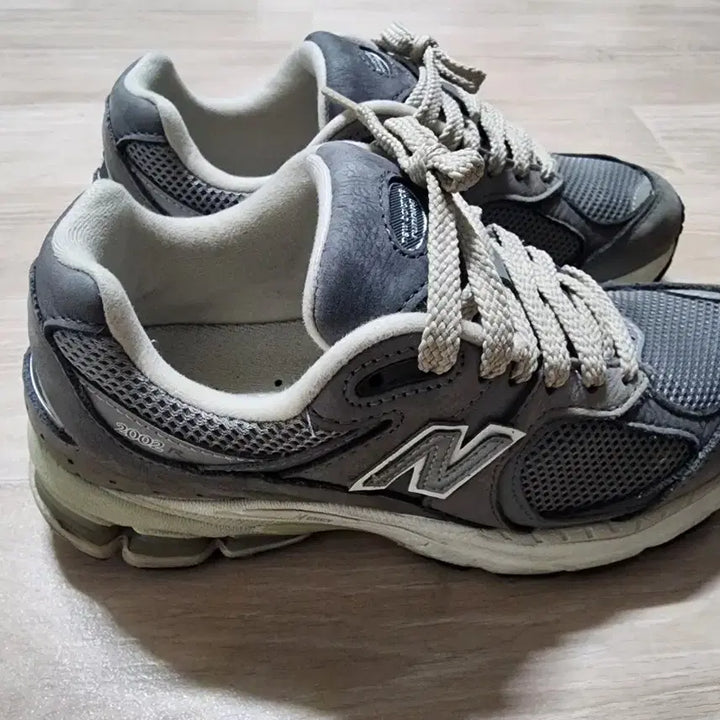 [BUNJANG] New Balance 2002R Gray Sneakers / 뉴발란스 2002R 그레이